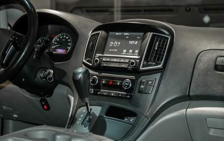 Hyundai Grand Starex Grand Starex I рестайлинг 2, 2018 год, 2 895 000 рублей, 14 фотография