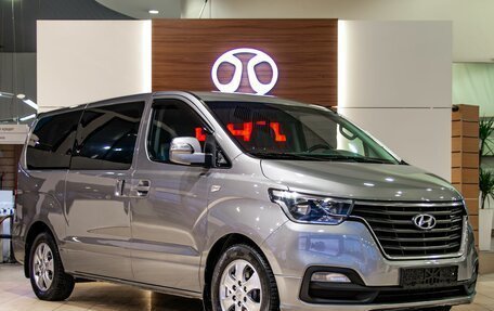 Hyundai Grand Starex Grand Starex I рестайлинг 2, 2018 год, 2 895 000 рублей, 3 фотография