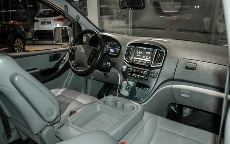 Hyundai Grand Starex Grand Starex I рестайлинг 2, 2018 год, 2 895 000 рублей, 18 фотография