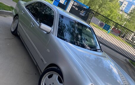 Mercedes-Benz E-Класс, 1998 год, 510 000 рублей, 1 фотография