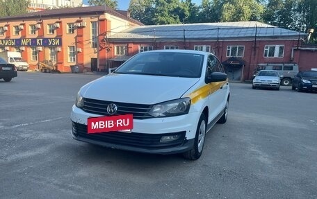 Volkswagen Polo VI (EU Market), 2018 год, 715 000 рублей, 2 фотография