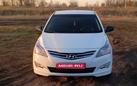 Hyundai Solaris II рестайлинг, 2015 год, 1 180 000 рублей, 1 фотография