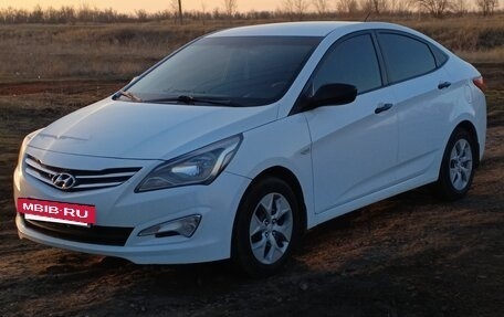 Hyundai Solaris II рестайлинг, 2015 год, 1 180 000 рублей, 2 фотография