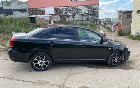 Toyota Avensis III рестайлинг, 2005 год, 680 000 рублей, 3 фотография