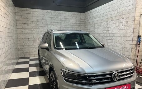 Volkswagen Tiguan II, 2017 год, 2 150 000 рублей, 2 фотография