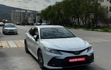 Toyota Camry, 2022 год, 3 700 000 рублей, 1 фотография