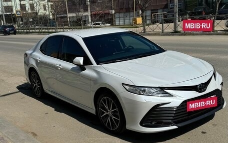 Toyota Camry, 2022 год, 3 700 000 рублей, 2 фотография