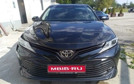 Toyota Camry, 2018 год, 2 190 000 рублей, 1 фотография