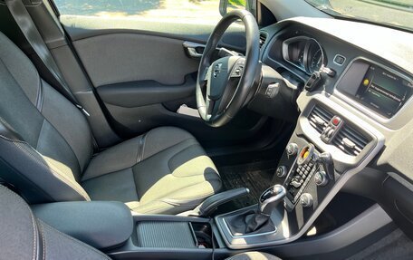 Volvo V40 II рестайлинг, 2017 год, 1 990 000 рублей, 10 фотография