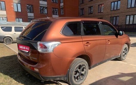 Mitsubishi Outlander III рестайлинг 3, 2012 год, 1 020 000 рублей, 3 фотография