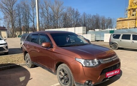 Mitsubishi Outlander III рестайлинг 3, 2012 год, 1 020 000 рублей, 2 фотография