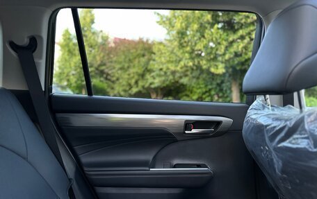 Toyota Highlander, 2025 год, 5 090 000 рублей, 10 фотография