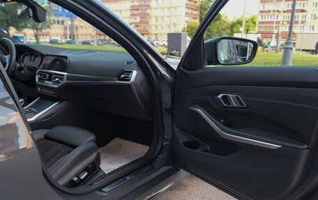 BMW 3 серия, 2019 год, 3 799 000 рублей, 15 фотография