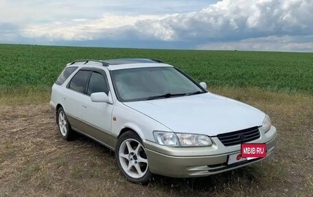 Toyota Camry, 1997 год, 570 000 рублей, 2 фотография