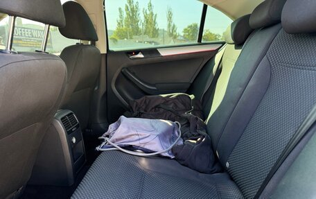 Volkswagen Jetta VI, 2011 год, 890 000 рублей, 10 фотография