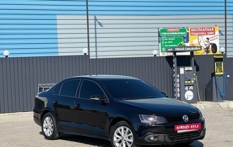 Volkswagen Jetta VI, 2011 год, 890 000 рублей, 3 фотография