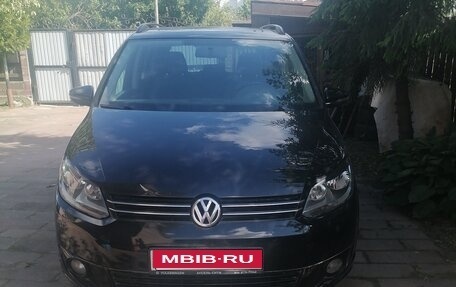 Volkswagen Touran III, 2011 год, 850 000 рублей, 1 фотография