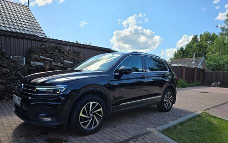 Volkswagen Tiguan II, 2018 год, 2 300 000 рублей, 2 фотография