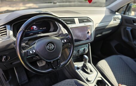 Volkswagen Tiguan II, 2018 год, 2 300 000 рублей, 15 фотография