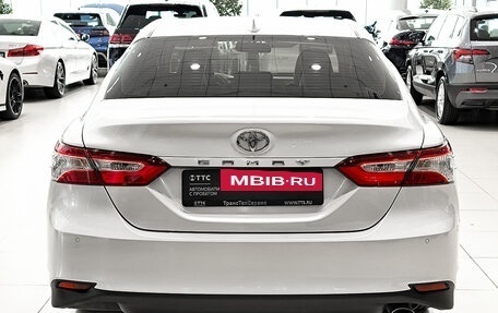Toyota Camry, 2019 год, 2 625 000 рублей, 10 фотография