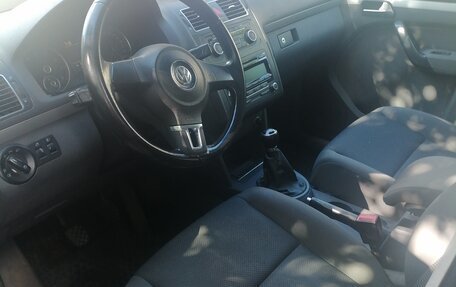 Volkswagen Touran III, 2011 год, 850 000 рублей, 5 фотография