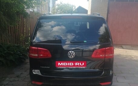Volkswagen Touran III, 2011 год, 850 000 рублей, 3 фотография