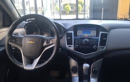 Chevrolet Cruze II, 2010 год, 750 000 рублей, 7 фотография
