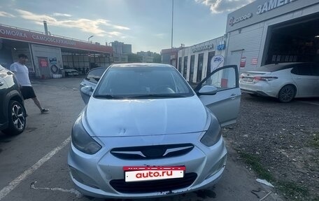 Hyundai Solaris II рестайлинг, 2011 год, 600 000 рублей, 5 фотография