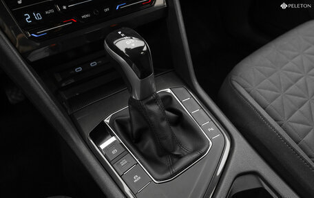 Volkswagen Tiguan II, 2021 год, 2 280 000 рублей, 17 фотография
