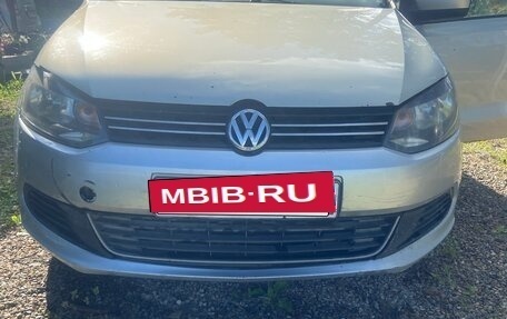 Volkswagen Polo VI (EU Market), 2011 год, 400 000 рублей, 2 фотография
