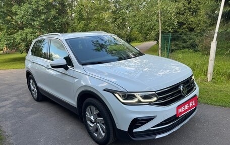 Volkswagen Tiguan II, 2021 год, 4 100 000 рублей, 3 фотография