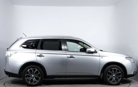 Mitsubishi Outlander III рестайлинг 3, 2014 год, 1 620 000 рублей, 4 фотография