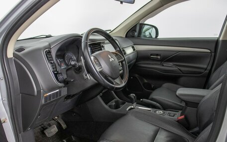 Mitsubishi Outlander III рестайлинг 3, 2014 год, 1 620 000 рублей, 10 фотография