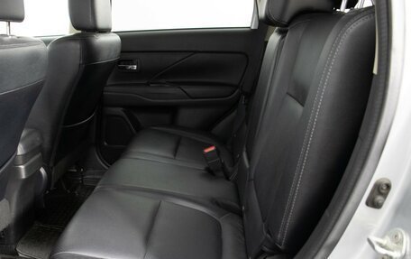Mitsubishi Outlander III рестайлинг 3, 2014 год, 1 620 000 рублей, 11 фотография