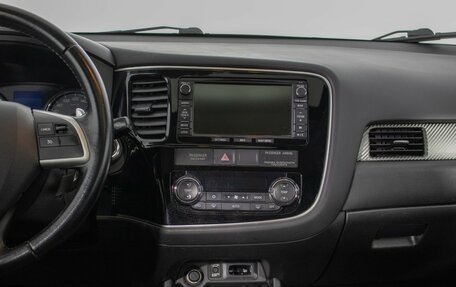 Mitsubishi Outlander III рестайлинг 3, 2014 год, 1 620 000 рублей, 14 фотография