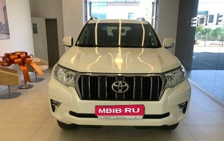 Toyota Land Cruiser Prado 150 рестайлинг 2, 2021 год, 5 550 000 рублей, 2 фотография