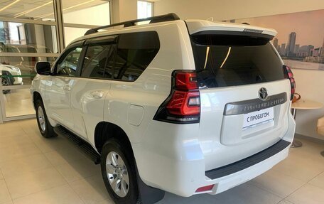 Toyota Land Cruiser Prado 150 рестайлинг 2, 2021 год, 5 550 000 рублей, 6 фотография
