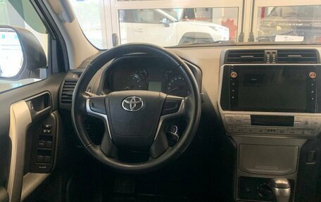 Toyota Land Cruiser Prado 150 рестайлинг 2, 2021 год, 5 550 000 рублей, 9 фотография