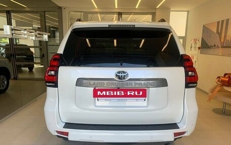 Toyota Land Cruiser Prado 150 рестайлинг 2, 2021 год, 5 550 000 рублей, 5 фотография