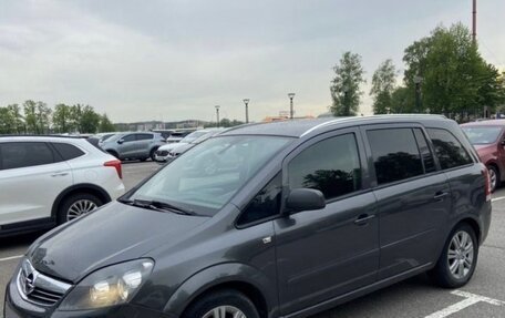 Opel Zafira B, 2011 год, 555 000 рублей, 1 фотография