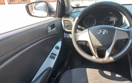 Hyundai Solaris II рестайлинг, 2015 год, 850 000 рублей, 11 фотография