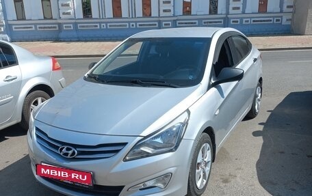 Hyundai Solaris II рестайлинг, 2015 год, 850 000 рублей, 2 фотография