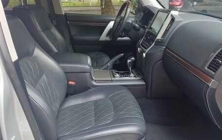Toyota Land Cruiser 200, 2017 год, 6 800 000 рублей, 15 фотография