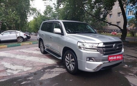 Toyota Land Cruiser 200, 2017 год, 6 800 000 рублей, 13 фотография