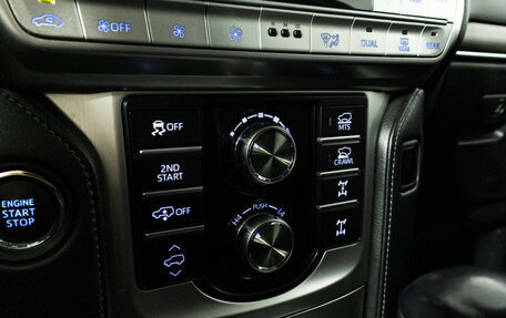 Toyota Land Cruiser Prado 150 рестайлинг 2, 2018 год, 4 750 000 рублей, 18 фотография