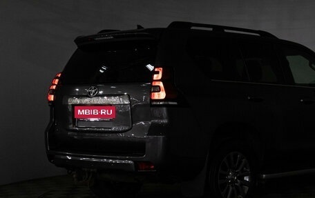 Toyota Land Cruiser Prado 150 рестайлинг 2, 2018 год, 4 750 000 рублей, 29 фотография
