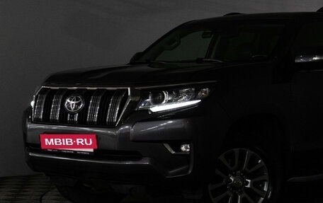 Toyota Land Cruiser Prado 150 рестайлинг 2, 2018 год, 4 750 000 рублей, 32 фотография