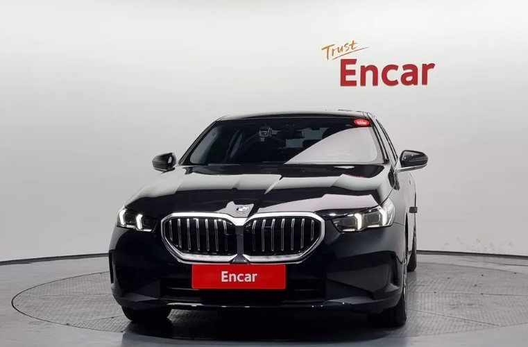BMW 5 серия G30, 2023 год, 6 055 000 рублей, 3 фотография