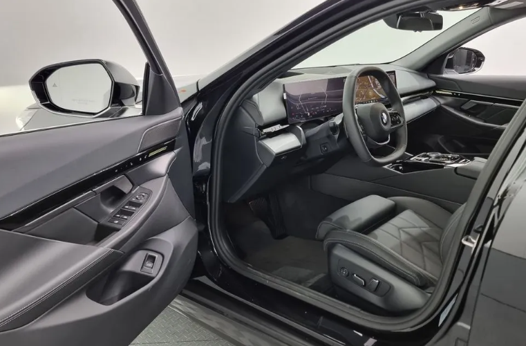 BMW 5 серия G30, 2023 год, 6 055 000 рублей, 10 фотография