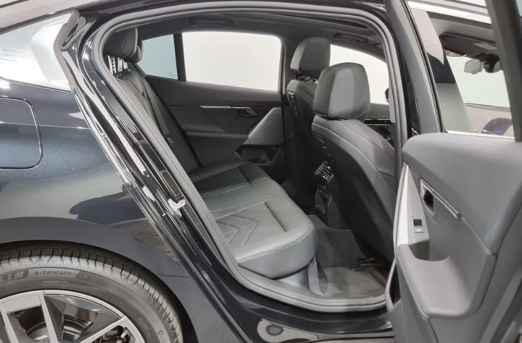 BMW 5 серия G30, 2023 год, 6 055 000 рублей, 12 фотография